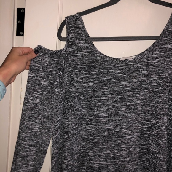 Cute grey open shoulder dress - Picture 2 of 3